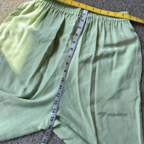 VTG Victoria Halley Women's L 100% Silk Pull On Solid Light Green Casual Pocket - Picture 2 of 8
